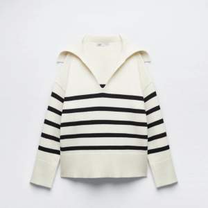 Säljer denna superfina randiga tröja från Zara, nypris 399 kr💕