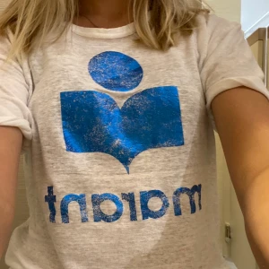 Isabel Marant t-shirt - Intressekoll på denna snygga t-shirten från Marant💕 Aldrig använd o kommer inte till användning. Köpt på rea för 800kr (nypris 1600kr) 
