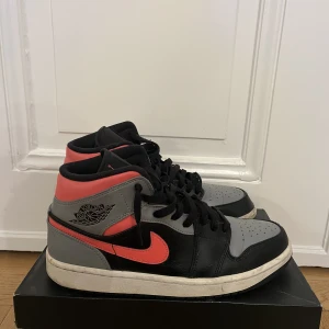Jordan 1  - Jordan 1:S i bra skick 8/10. Rare modell svår att hitta. 