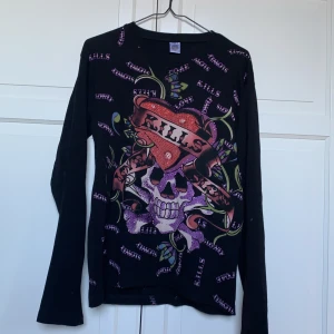 Ed Hardy  - Jättecool lite tunnare sweatshirt från ed Hardy. Sitter oversized på mig som är xs. Alla diamanter kvar! 300kr plus frakt💕 