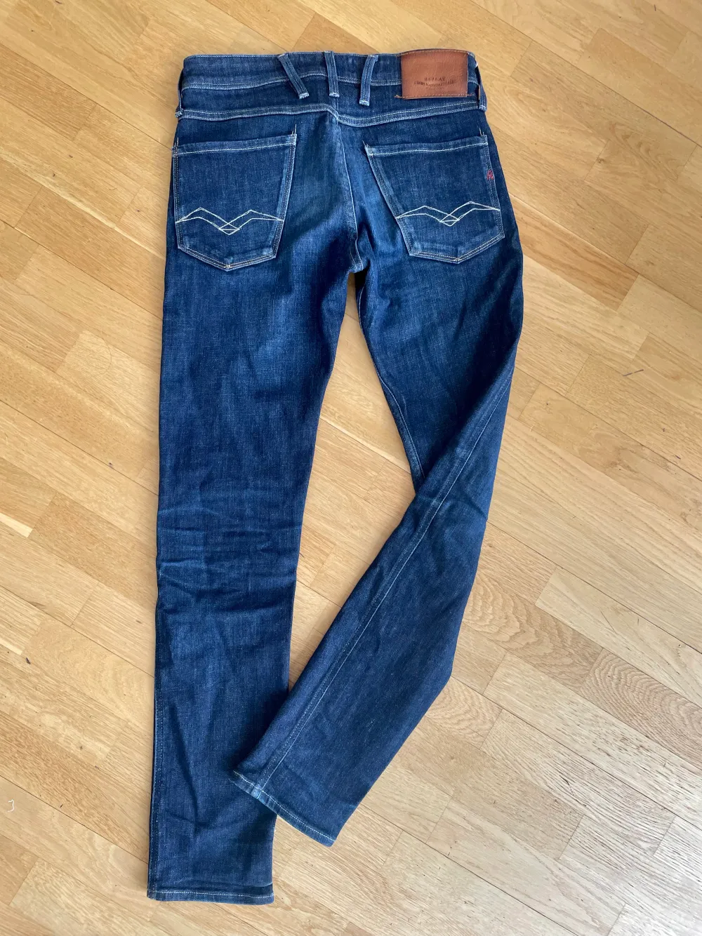I nyskick! Modell Anbass. Lite stretch med bra passform. . Jeans & Byxor.