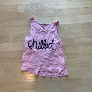 Linne  - Det är ett fint linne från H&M i storlekarna 146-152/10-12år. 