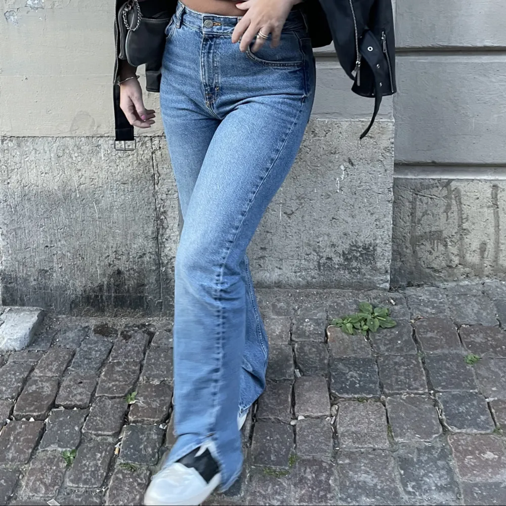 Jeans från pull & bear. Oanvända då jag köpte ett par till, prislappen sitter kvar. Storlek 38. Kan skicka fler bilder . Jeans & Byxor.