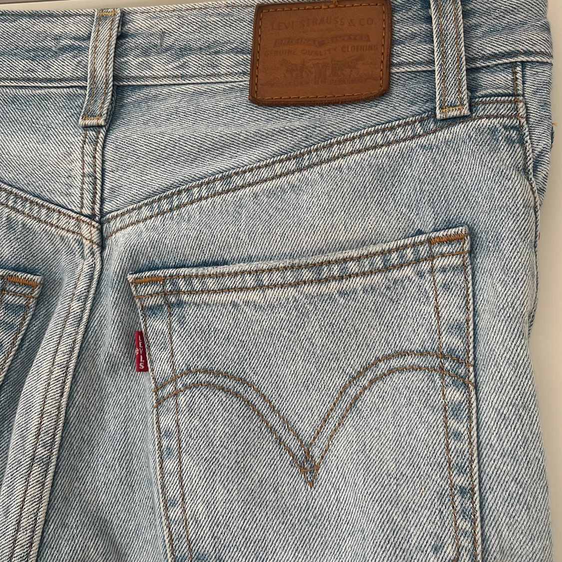 Ljusblåa Levis jeans  - 91