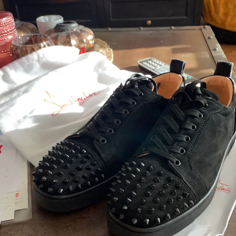 Svarta skor från Christian Louboutin. Använda 2/3 gånger. Bra skick. äkthetsbvis finns. Skor.