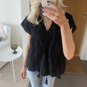 Blus - As snygg blus/ topp som aldrig är använd 