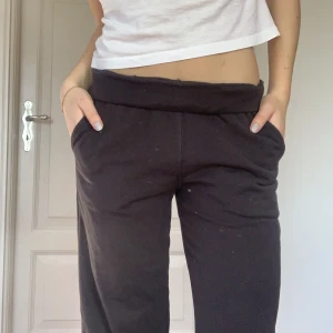 Mjukisbyxor  - Jätte sköna mjukisbyxor som sitter väldigt najs och passar till allt från träning till filmkväll!!!
