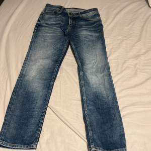 Regular jack&jones jeans i väldigt bra skick, har använts ett fåtal gånger. W29L30