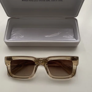 Chimi 05 - Helt nya skitsnygga chimis i modell 05. Aldrig använda. Säljer pågrund av för många solglajjor! Fri frakt i helgen:)