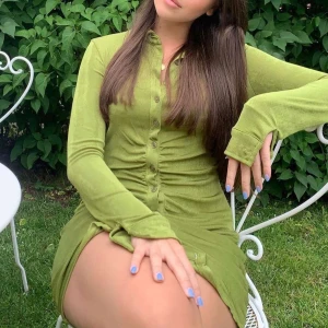 Green Dress - Den är jätte fin. Det bara att jag inte använder den längre. Har använt den en gång bara. Den är jätte skön också.