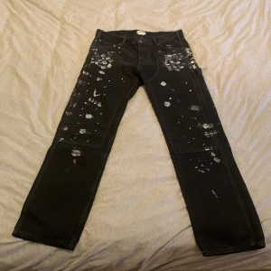 Weekday Jeans - Helt nya weekday jeans, aldrig använda. Bara testat på. Nypris 600 Kan gå ner i pris vid snabb affär