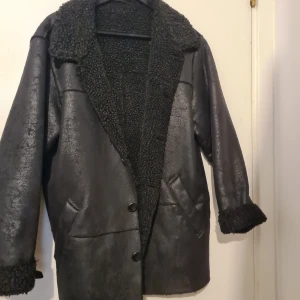 Mocka teddy jacka - Jacka i mocka och teddy. Storlek xl men perfekt oversized jacka