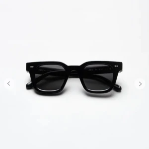 Chimi 004 - Säljer mina solglasögon från Chimi eyewear i modellen 04 Black då jag inte fått användning för dem. Knappt använda och är därav i nyskick. 