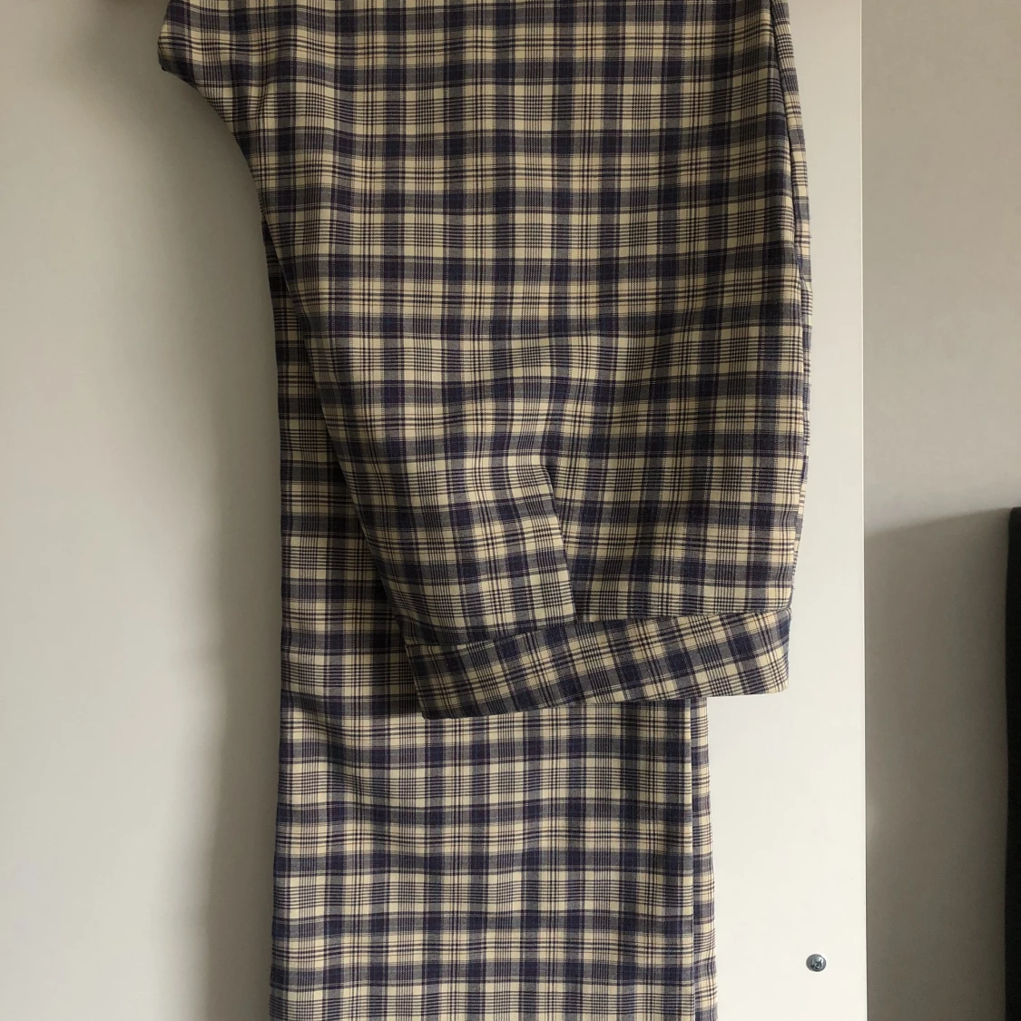 Rutiga kostymbyxor med hög midja