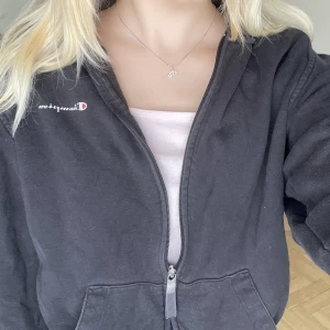 Champion hoodie - Superfin zipup tröja 💖strl m men ganska liten i storleken 