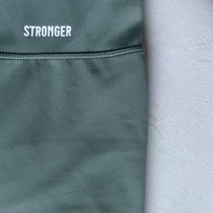 Stronger tights  - Säljer dessa gröna stronger tights då de inte kommer till användning!💚nypris (800kr) köparen står för frakten.