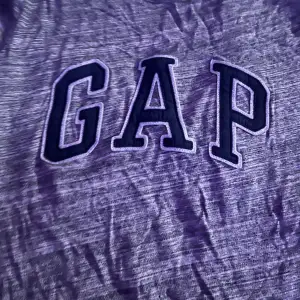 Säljer denna superfina GAP tröja som är köpt på GAP butiken i London💗. 