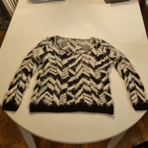 Tröja - Fluffig tröja Nyskick 