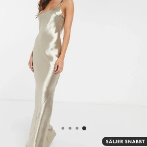 Balklänning  - Säljer denna superfina balklänning som är helt oanvänd då den inte riktigt passade mig💋💋