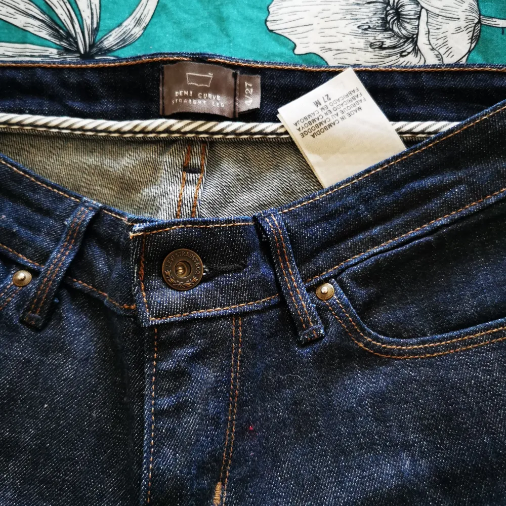 Jean Levi's. Size 4/27. Used only once. Jeans & Byxor.