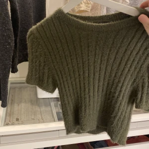 Zara topp - Grön topp från zara. Använd en gång🫶