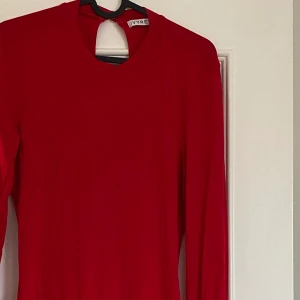 Röd klänning (Kenzas märke)  - Fin röd klänning från Kenzas märke Ivery