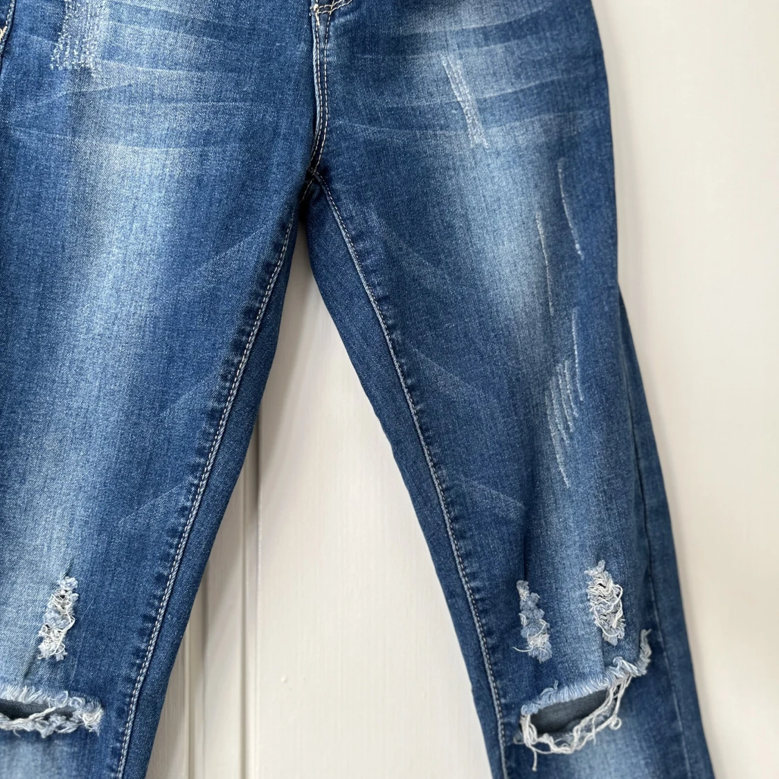 Mörkblåa Jeans. - 90