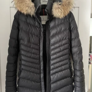 Moncler jacka storlek 1 - Äkta päls, avtagbar luva, storlek 1 