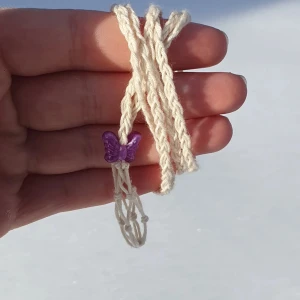 Kristall halsband  - Ett halsband till kristaller med 1 lila berlock. KRISTALL INGÅR EJ!