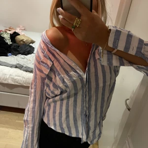 Linneskjorta - Sååå fin linneskjorta från mango. Sitter så snyggt🫶🏻