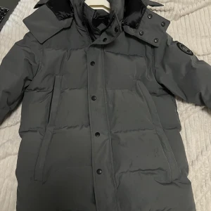 Canada goose macmillian parka black label  - S passar m