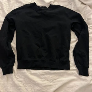 Collegetröja  - Svart collegetröja från nakd i storlek S