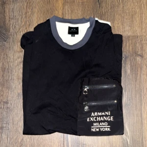 Armani T-shirt  - Unik T-shirt med tryck play bröstet, helt ny, fått i present