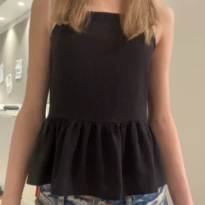 H&M blus - En super fin HM blus i storlek 12-13år men sitter som XS (köparen står för frakt)🥰🥰