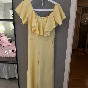 Snygg sommar dress - Gulare i verkligheten så snyggt då man är brun på sommaren 😍