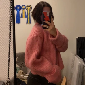 Stickat - Rosa stickad tröja från Zara. Supermysig och nyskick🎀💖