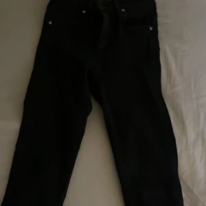 Skinny jeans  - Dessa jeans som är helt perfekta men ej min stil! Dom är verkligen så fina men har ej nån användning till dom och använt ett par gånger. Inga defekter och sitter sjukt bra!