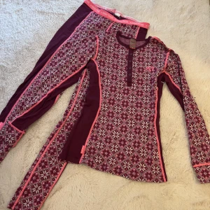 Kari traa underställ - Kari traa underställ. Lite slitage på byxor, se bilder