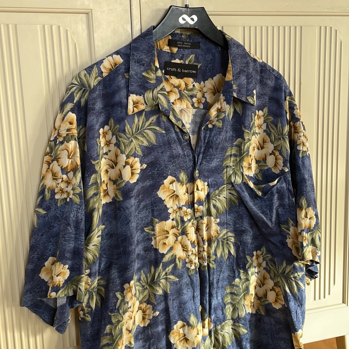 Fin skjorta i konstsilke