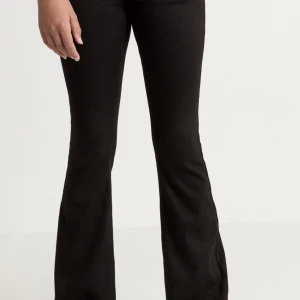 lågmidjade jeans - säljer då dem är för små!! Inga defekter