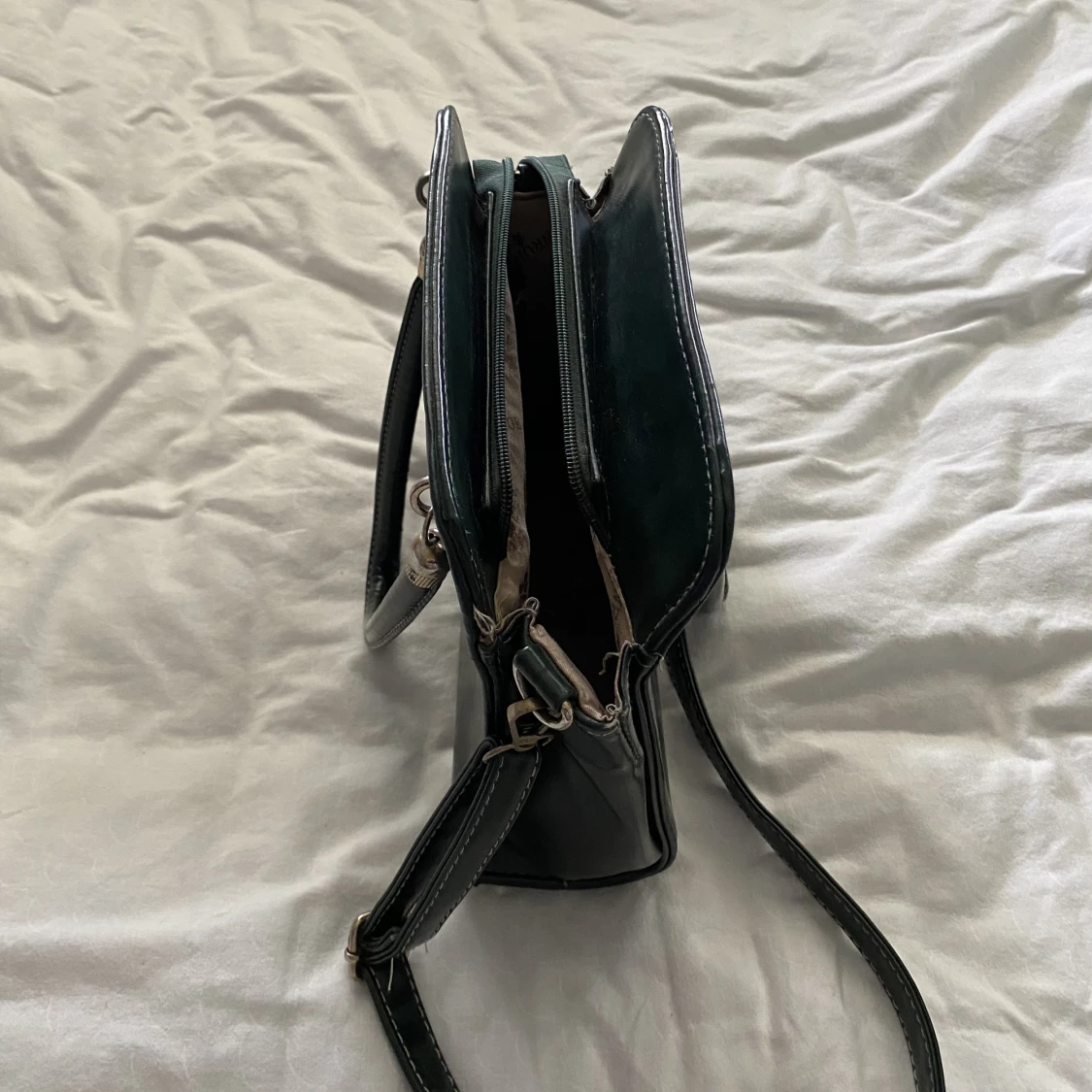 Mörkgrön väska  - 91