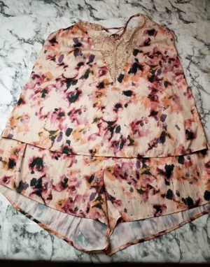 Pyjamas - Under delen storlek M linnen storlek M använt bara 1 gång.