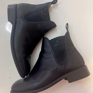 GANT skor stl 40  - Nypris 1800 Säljer för 500  Stl 40 