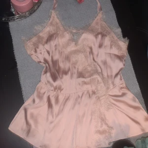 Silkes linne - Oanvänd, säljs pga att det inte är min storlek. Fler frågor privat🌸