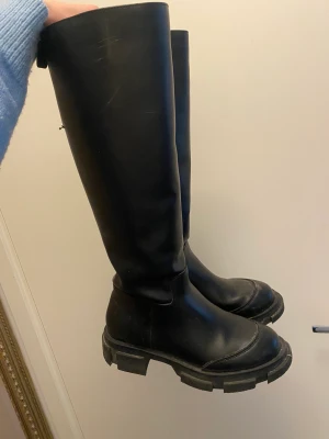 Stövlar  - Från gina tricot bra skick. Storlek 36