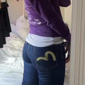 evisu jeans - evisu jeans!!!  straight jeans. märket e lite slitet men ja tkr bara de blir mer vibe. skit snygga säljs pågrund av att dom blivit för små.  Pris går att diskutera! 