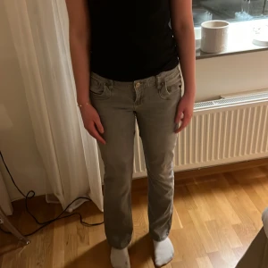 Lev jeans  - As snygga jeans från ltb som är slutsålda. Är i 30/30 men passar en 27/30❤️