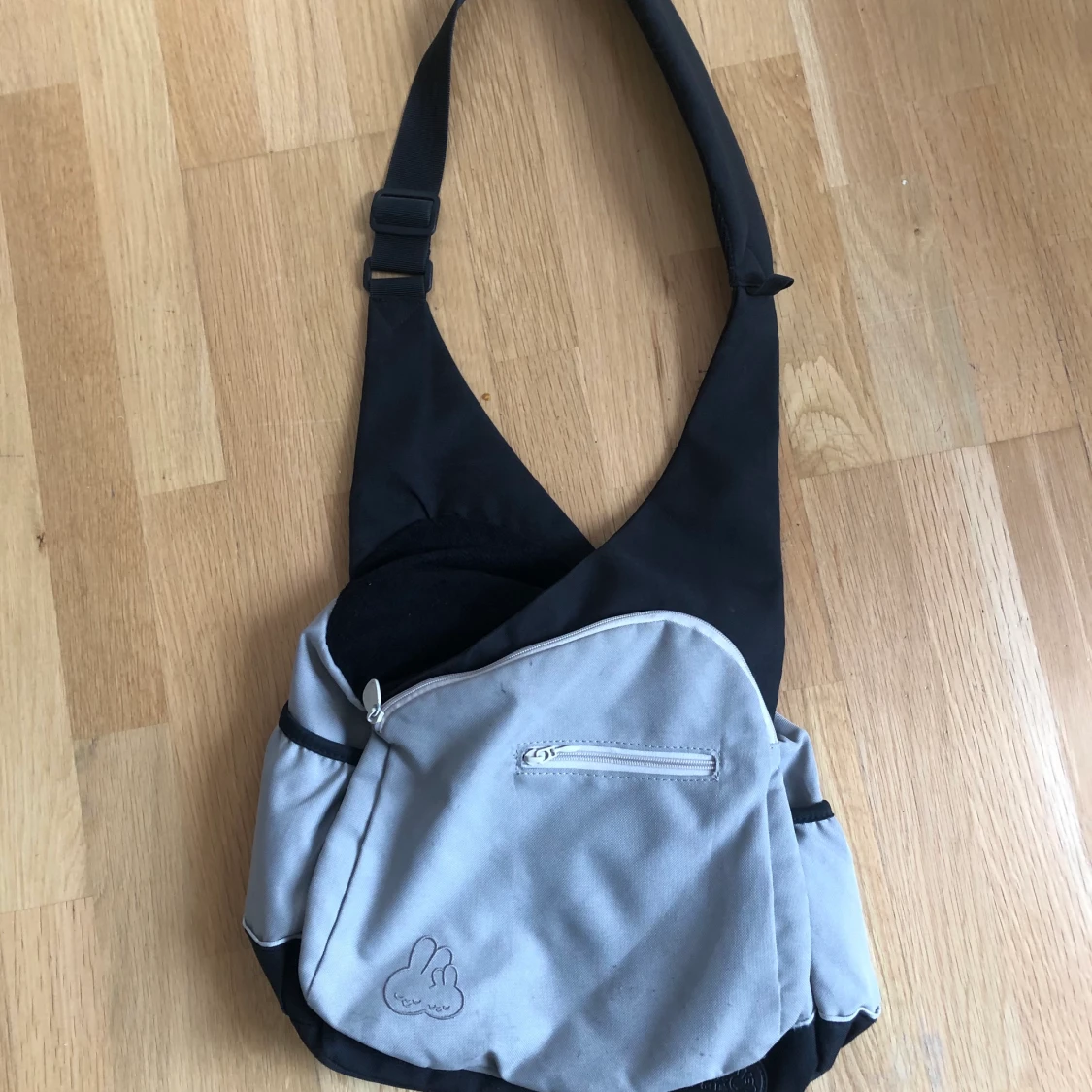 Skitsnygg crossbodyryggsäck