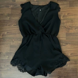 Supersnygg jumpsuit - Skitsnygg jumpsuit i storlek M.