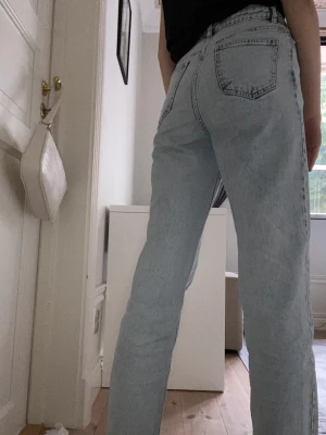 Blåa jeans från Lindex  - Ett par blåa jeans ifrån lindex. Storlek 158. Säljer för 100kr  